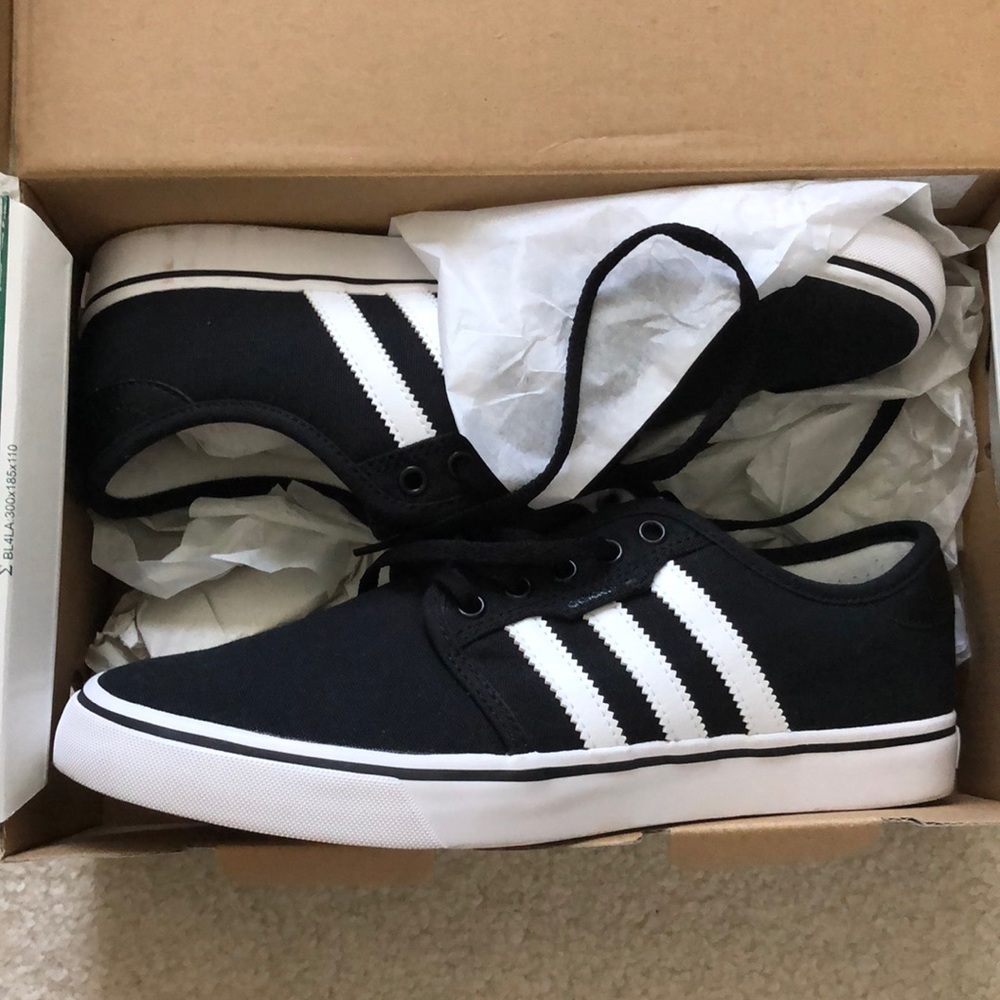 NWT Black Adidas Sneakers size Men’s 7